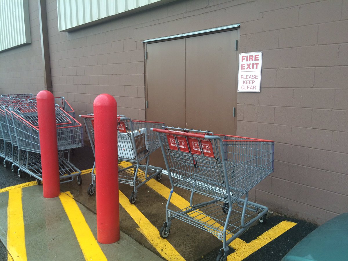 Hoag (@hoag) on Twitter photo This made my blood boil. I moved the carts. This made my blood boil. I moved the carts.