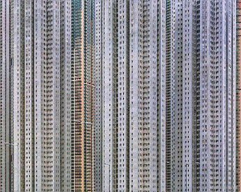 ValaAfshar's tweet photo. "Not Photoshopped—residential towers in Hong Kong. At this density, all human race would fit in Egypt" —@Khanoisseur https://t.co/eOtQbaDZXP