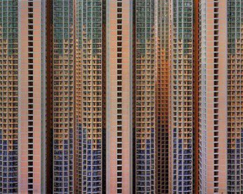 ValaAfshar's tweet photo. "Not Photoshopped—residential towers in Hong Kong. At this density, all human race would fit in Egypt" —@Khanoisseur https://t.co/eOtQbaDZXP