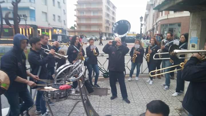 eljuncu's tweet photo. Tocando hoy por nuestro pueblo #colindres https://t.co/u2949akJ3o