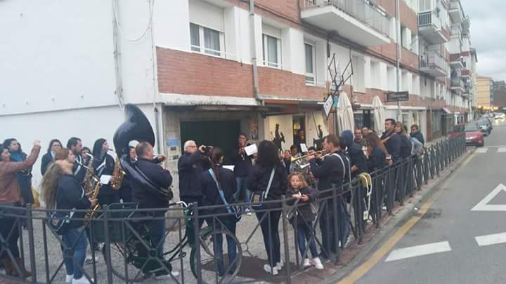 eljuncu's tweet photo. Tocando hoy por nuestro pueblo #colindres https://t.co/u2949akJ3o