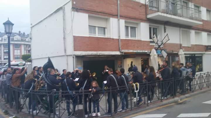eljuncu's tweet photo. Tocando hoy por nuestro pueblo #colindres https://t.co/u2949akJ3o