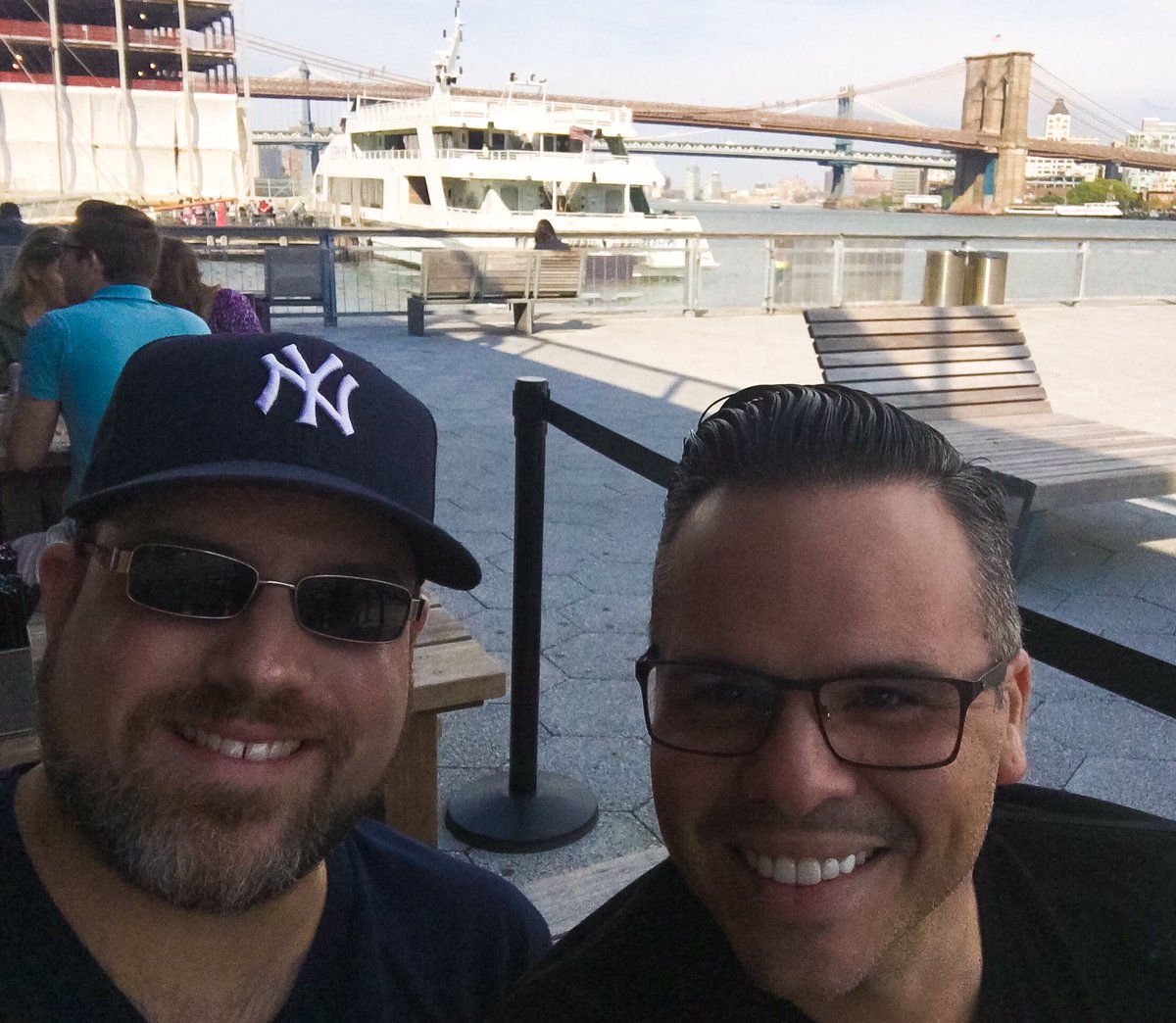 FiDiBrian's tweet photo. @WatermarkBar loving this weather and view #FiDi #bernesto https://t.co/CFF7HscRc0