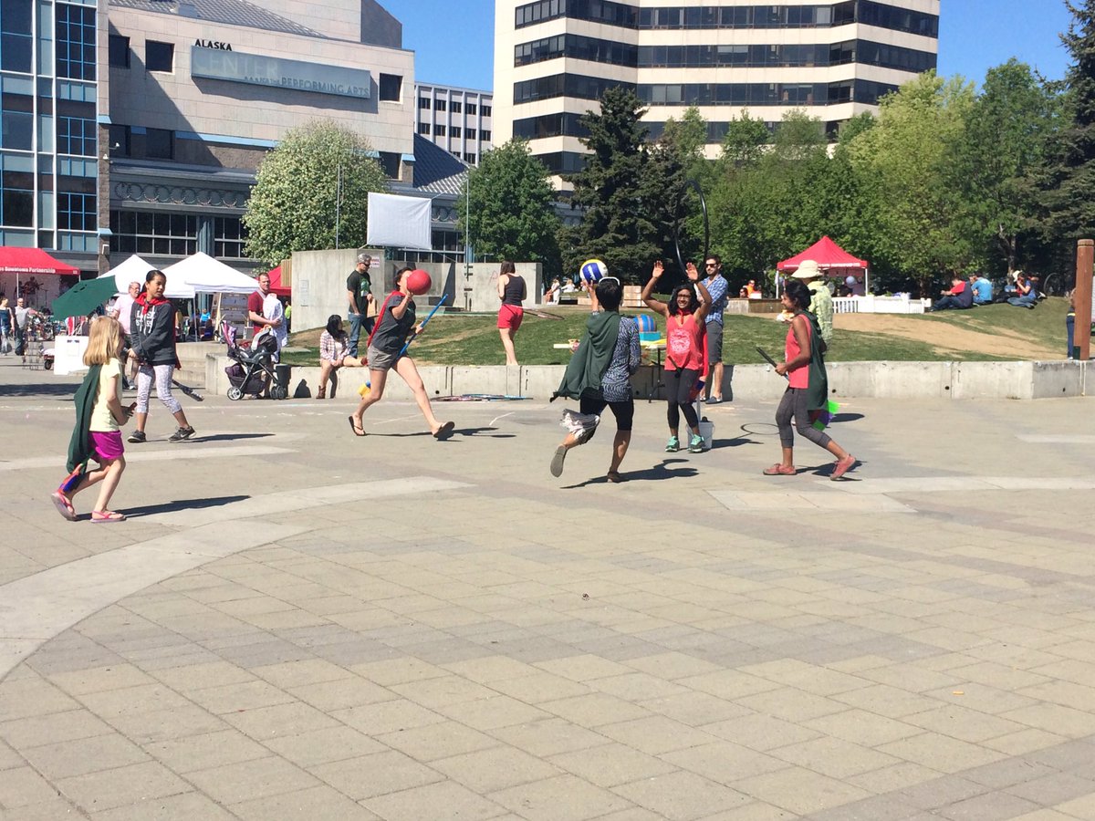 AlaskaQuidditch's tweet photo. Playin in town square! #quidditch #muggles #sunshine #downtown #whomadetheshortpersonkeep https://t.co/e8To2GlNCm