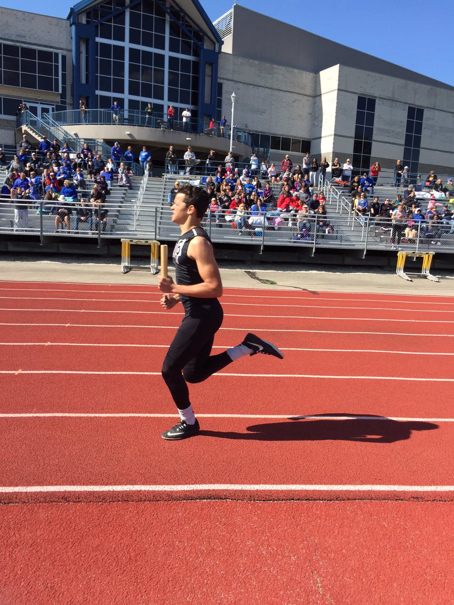 J_SMITH_ENT's tweet photo. 4 x 400M takes 2nd and advances! Great race guys! https://t.co/wFsCFGPhNf