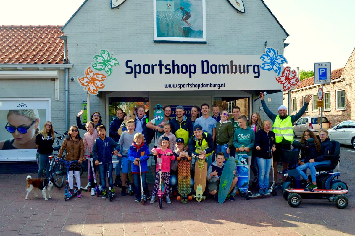 De eerste Friday Night Skate Evening is een feit. Ben je er de volgende keer ook bij? Hou FB in de gaten.