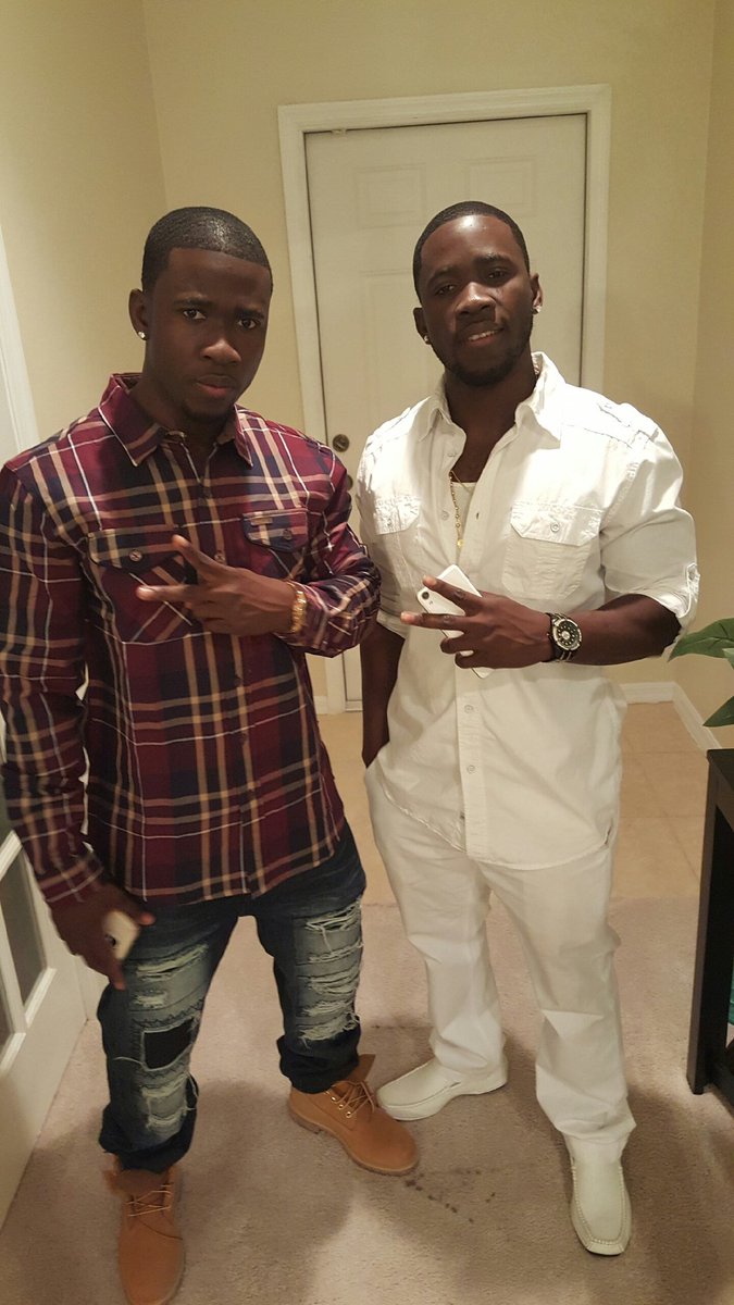 splitimage21's tweet image. Twinz