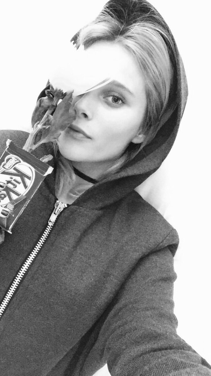 VaLuZenere's tweet photo. Chile cuaaanto me conoces. Flores y chocolates ❤️ muchas gracias por todo su cariño! https://t.co/yvSKCx3yU7