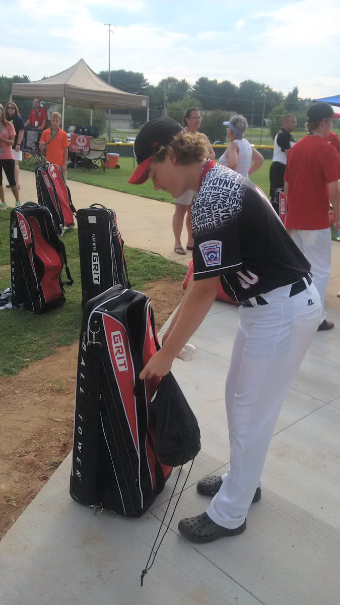 snowbaseball's tweet photo. @GritInc   packing my Grit ball tower and headed south. wish it collected  aeropoints, love this bag https://t.co/a68l3Xu1nE