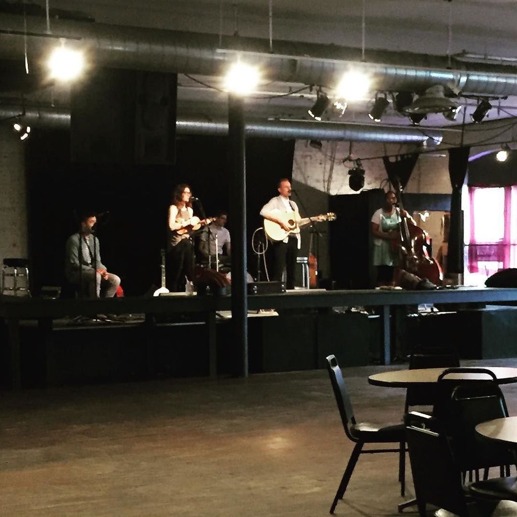 love_lansing's tweet photo. (via sarahlou_music: https://t.co/1vlKKLTFoU) #lovelansing "Soundcheck. @dmandthecf #michiganlive #michigan #tourli… https://t.co/el9XN6DaOc