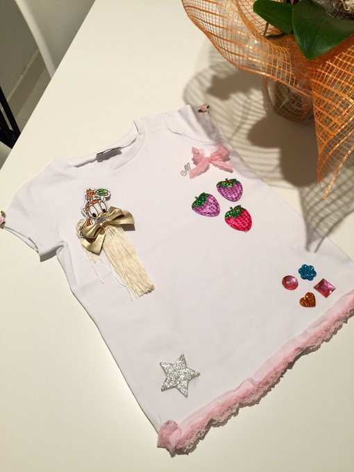 Mirad q monada de camiseta ha dise&ntilde;ado Martina en @MonnalisaBH de Barcelona!!!! 😃😃😍😍 https://t.co/fH