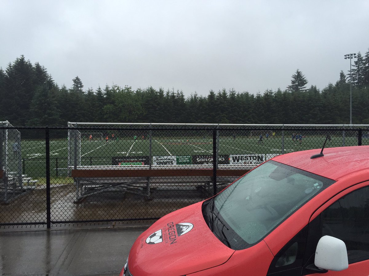 OYSAVinny's tweet photo. ODP training. Where did the sun go?  ☔️☔️☔️⚽️⚽️ https://t.co/cpJYaowmZy