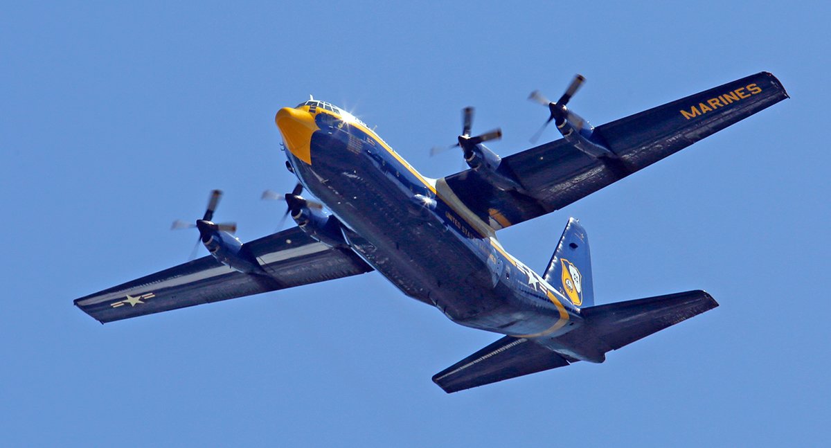 mgulledge's tweet photo. Other @BlueAngels photos from @SpiritAirshow #Spirit16 https://t.co/YpXKqalBEZ