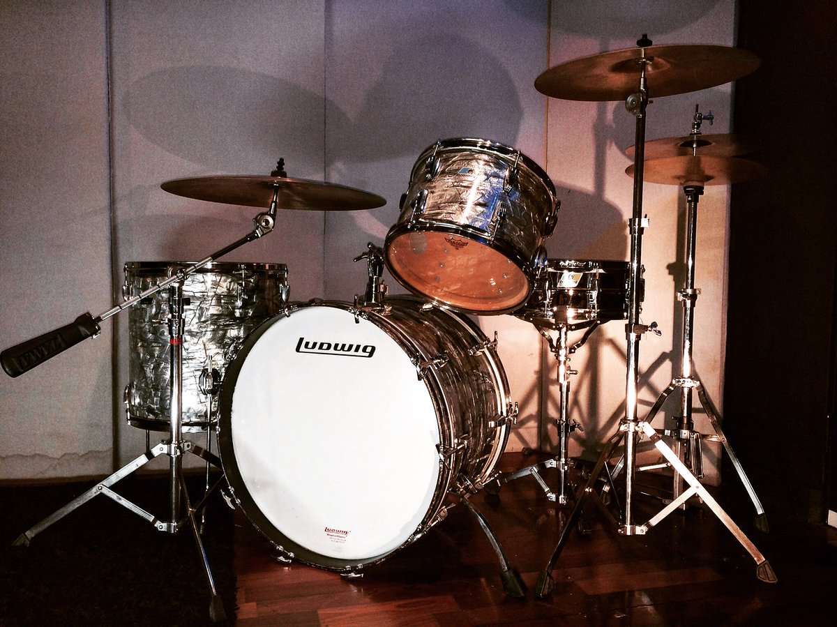 GearLoathingSD's tweet image. Before Ale Mania at @Bar_Pink tomorrow &amp;amp; @SESStime at @SodaBarSD 5/21, @DREWMOUNTAIN talks: gearandloathinginsandiego.com/2016/05/14/and…