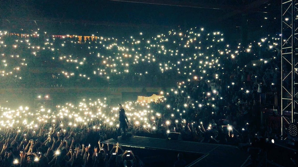 Negramaro's tweet photo. Senza parole #forlì solo cuore che esplode!!! ❤️ #LRSATour2016 #strasoldout #lunepienedivoi https://t.co/rgLsEFW0Mr