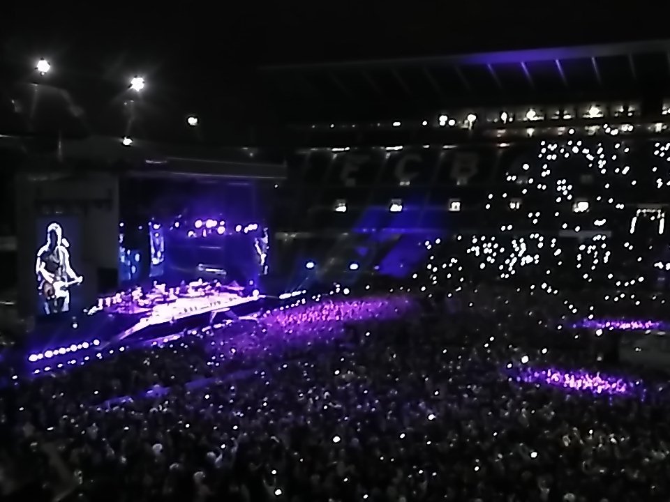 _annabosch's tweet image. Purple rain 
#SpringsteenBarcelona