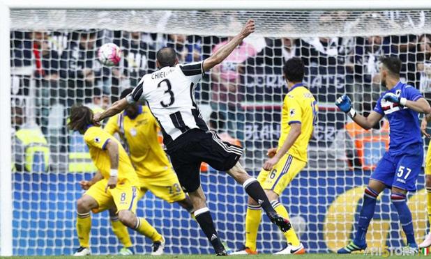 CIM0NT's tweet photo. #Kingkong #legend RT @juventusfcid: 400 penampilan Mencetak gol ✅ Mengangkat 5 trofi beruntun✅ #Chiellini400 https://t.co/E3vkzUKaqs"