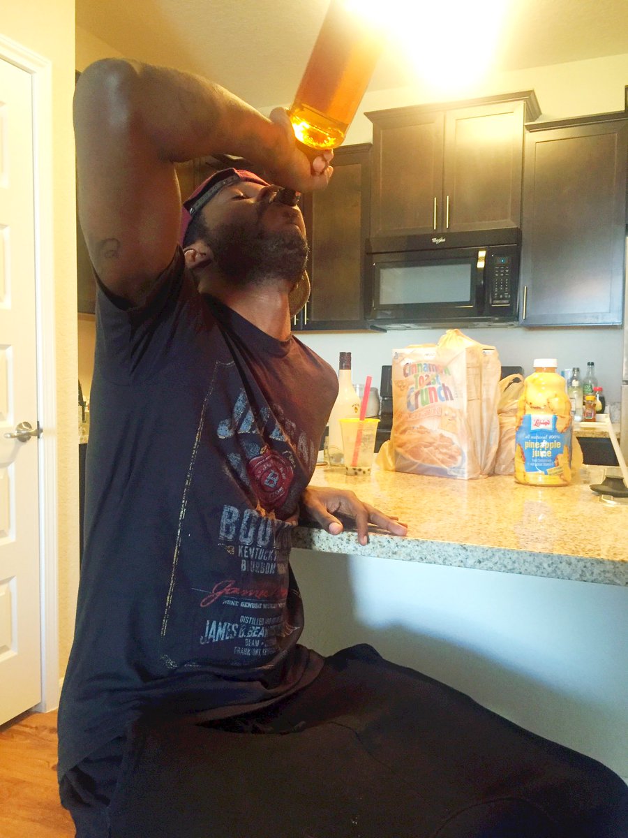 WendinessG's tweet photo. @xTHEFUTUREKINGx Jim beam I know you like that :) @krypto9095xbox @SRD9095xbox https://t.co/ajvgRtvFsD