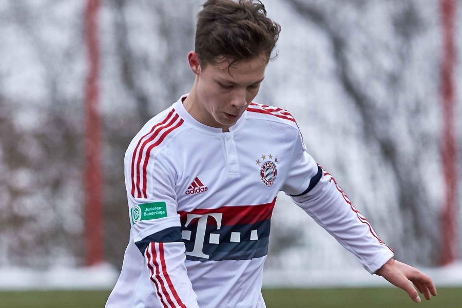 welt's tweet photo. FC Bayern: Beckenbauer wechselt zu Schalke 04 https://t.co/WC7T3laZEQ https://t.co/meThQsJMA2