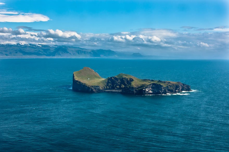 pongodetodo's tweet photo. Casita Totalmente Aislada En Una Remota Isla De Islandia https://t.co/ZqaDQXUi5g https://t.co/s3rZYhUBud