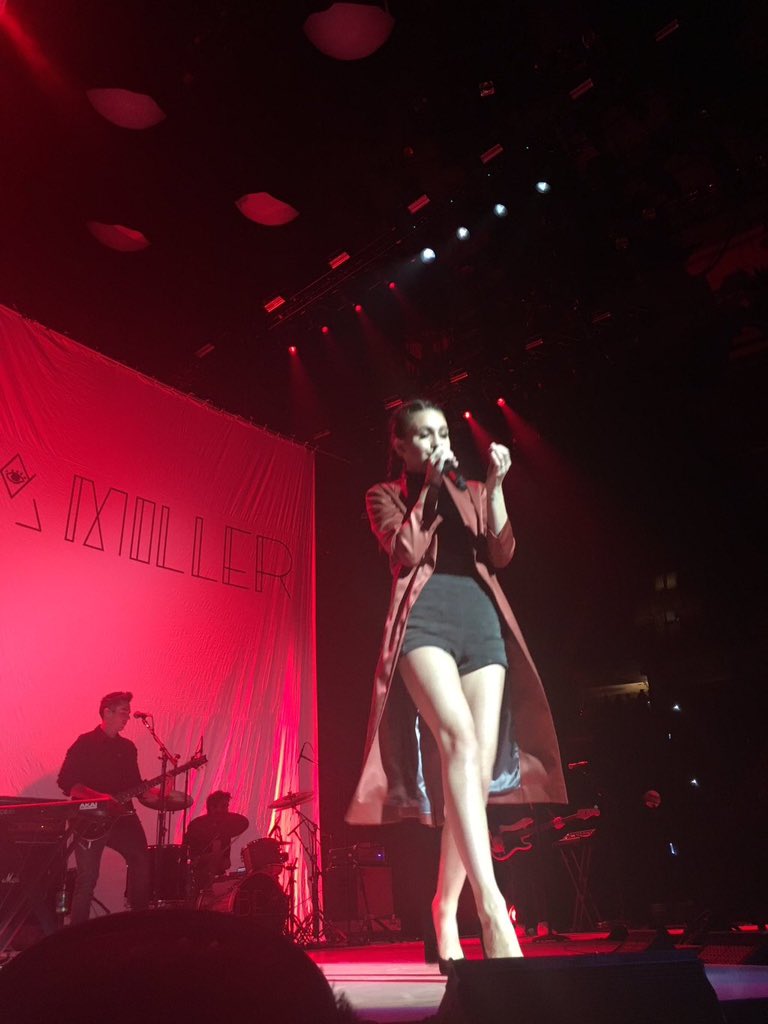 beascheckmate's tweet photo. I LOVE WHEN YOU SING WITH SO MUCH PASSION WHILE YOU ARE PERFORMING ON STAGE @beamiller 😻 https://t.co/pk90c6x7bx