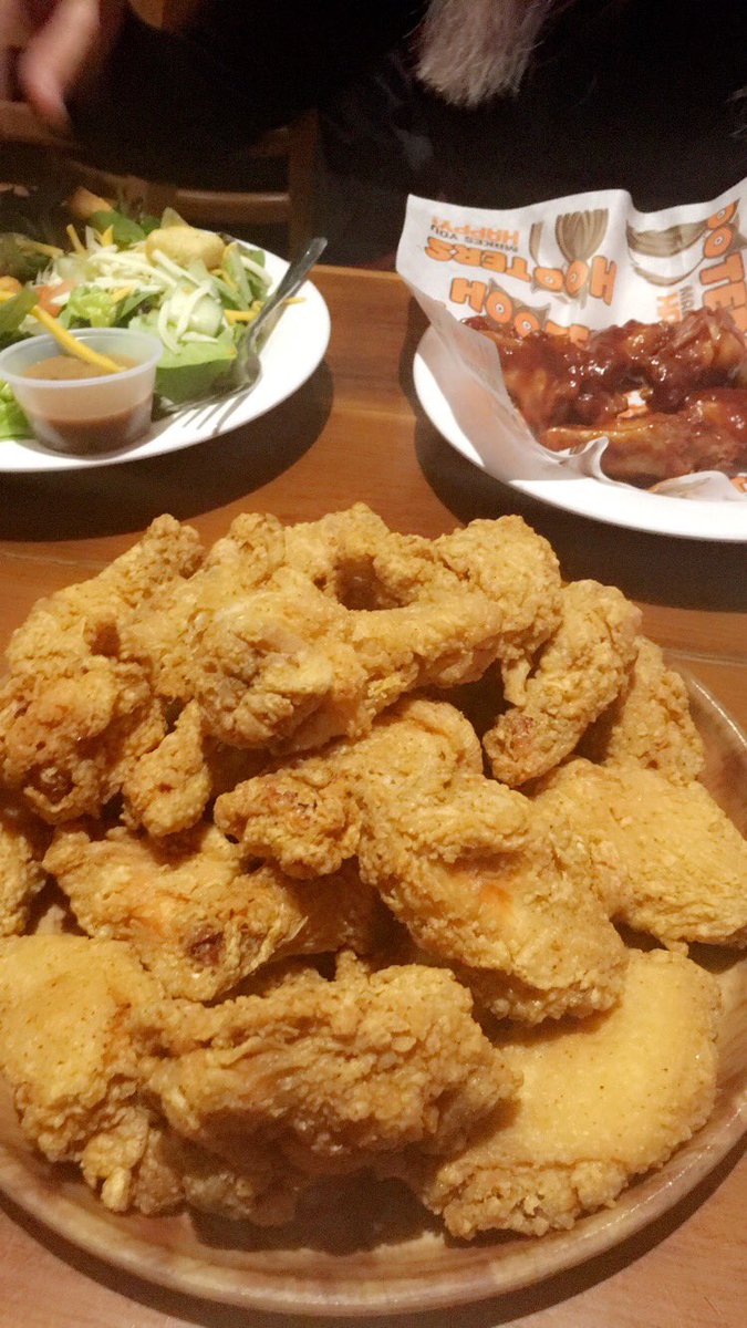 danie__fab's tweet photo. When you and your best bitch drive an hr for wangs & salad. #hooters #adventurious #nomnom #delish #bestbitch https://t.co/0uZj91tqjq