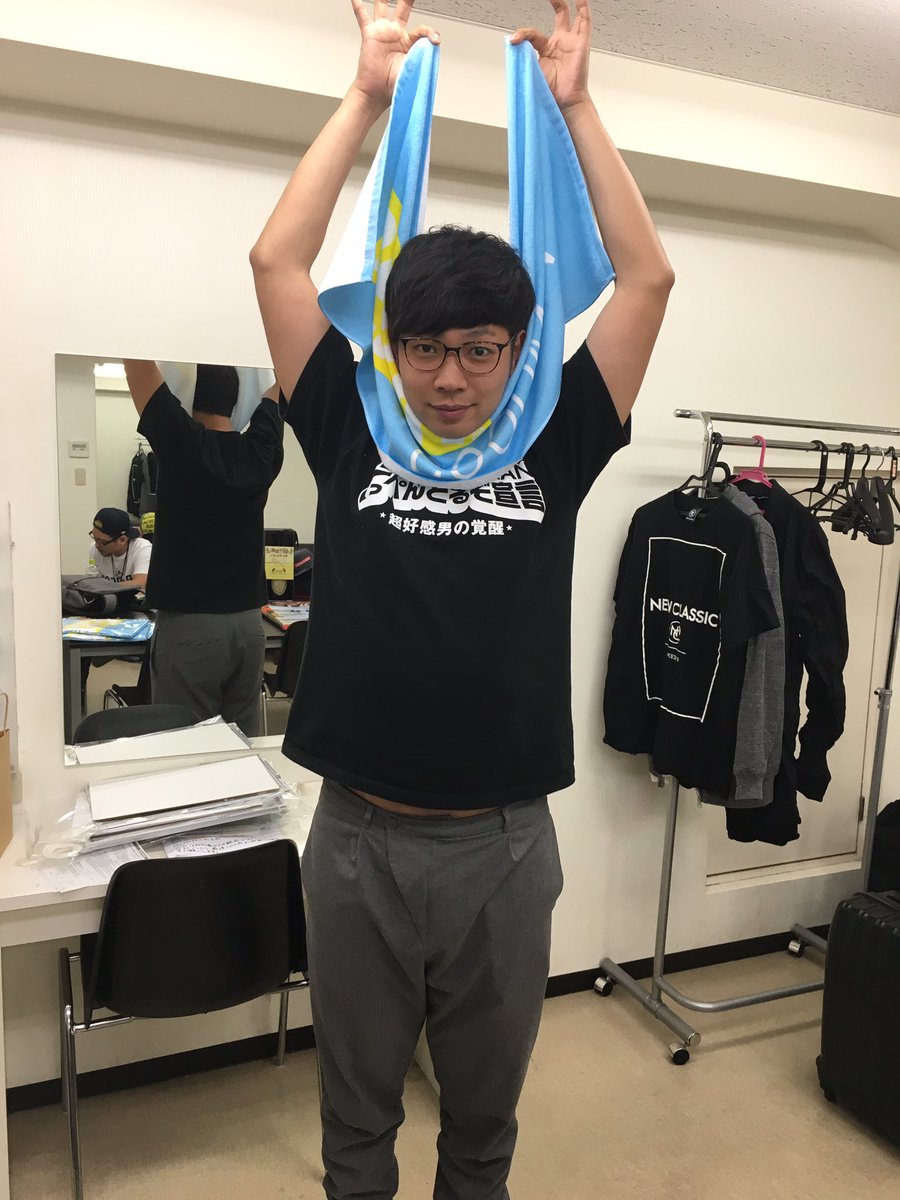 berrygoodman88's tweet photo. ベリーグッドマンNEWスポーツタオルを東京ワンマンから販売開始✨

先ほど会場に運ばれた大きな荷物はこれでした☺️

お値段¥2,000!!
みんなゲットしてね！

#ベリーグッドマン
#超好感男の進撃 https://t.co/AlIH6FHi49