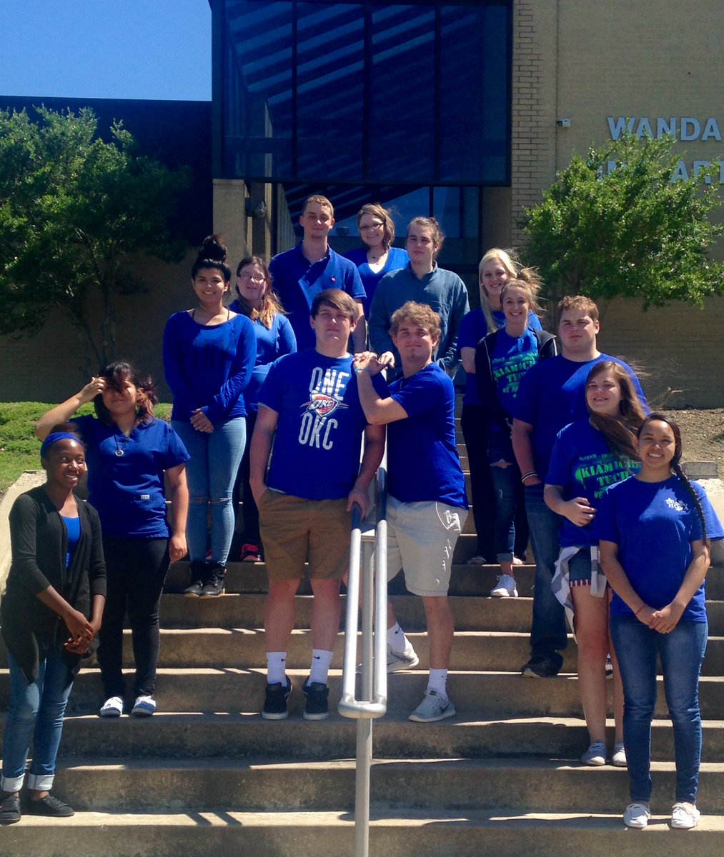 biobuffsuttles's tweet photo. Thank you to my AP Biology #biobuffs for wearing blue for #ApraxiaAwareness! #proud teacher #wearemcalester https://t.co/OBFTGfPAAb
