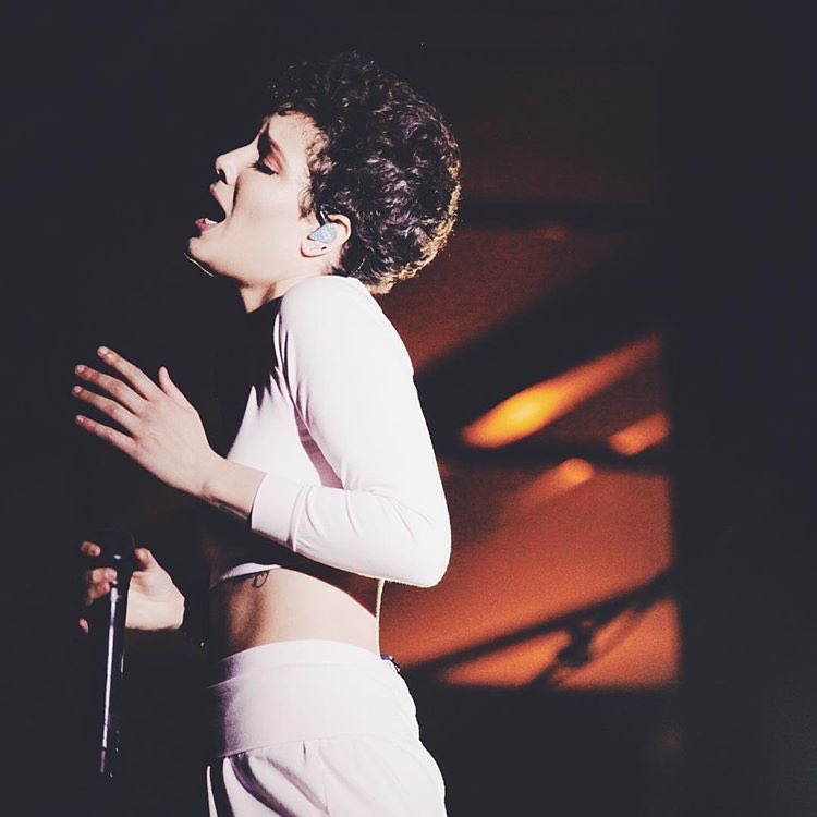 PromotingHalsey's tweet image. Halsey at Sweetlife 💜