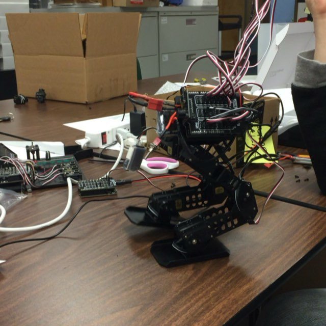 trossenrobotics's tweet photo. Gerwalk time! #robotgeek #robot https://t.co/HzhnHM3ImV
