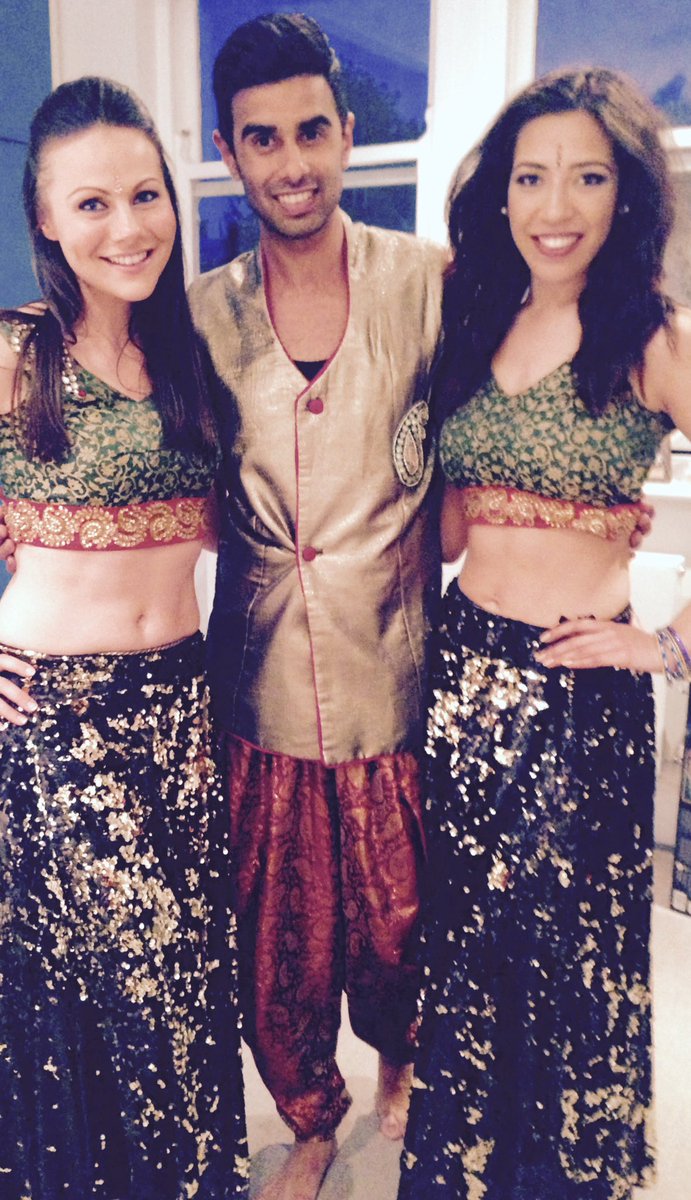 amyfinch02's tweet photo. Fun Gig with these two tonight @kush134 @JoShahdashian @thebollywoodco 💃🏼💃🏼 https://t.co/9jqPXyOPo4