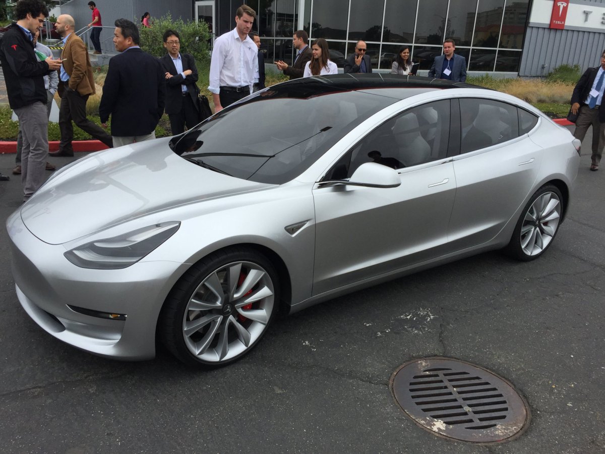 Tesla Model 3 Spy Shots On Supplier Test Drive Day puls.ly/WF7KEQ #EV