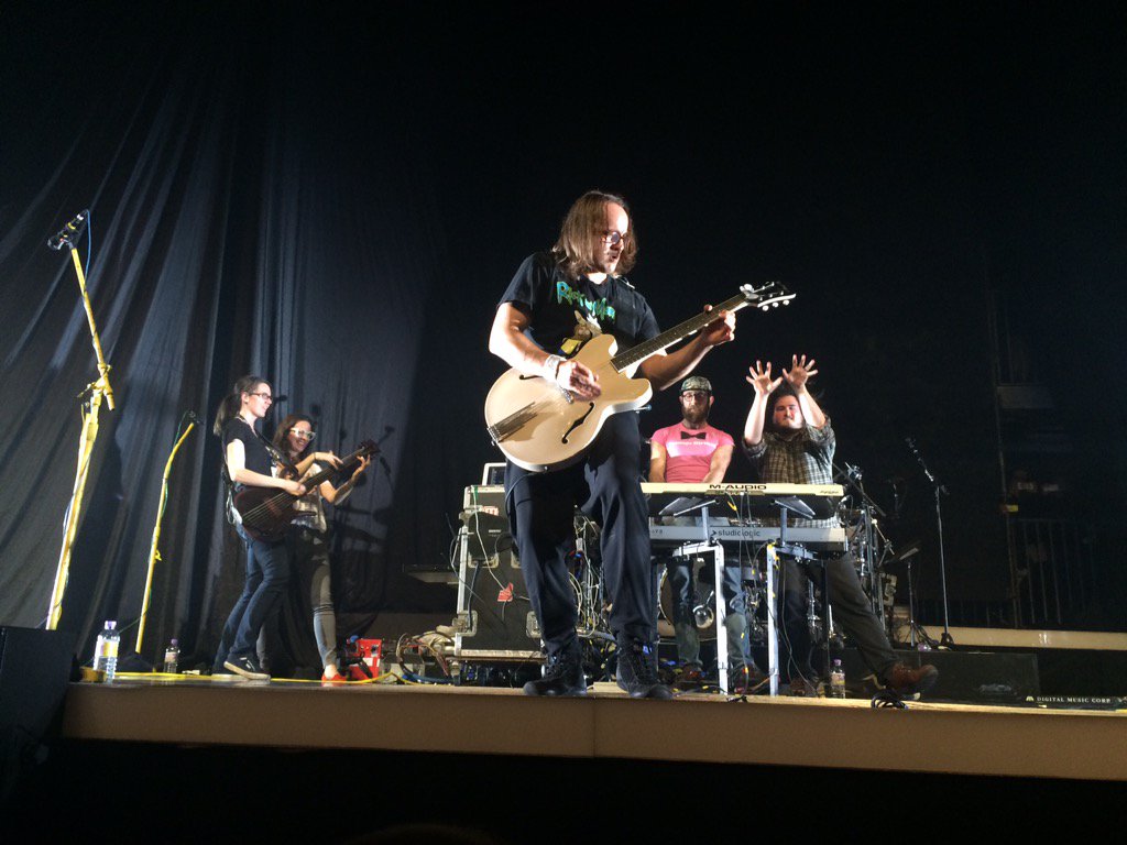 NikkiSuperchick's tweet photo. @wheatus You guys rocked the Hydro once again😁🎸🎶 Thanks for the guitar pick last night too! #teenagedirtbag #busted https://t.co/75kHkOWDvf