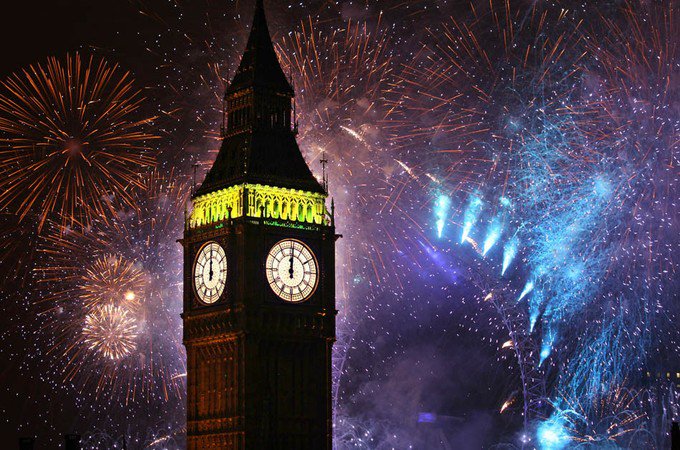 薫 年末カウントダウンでは花火打ち上げられるから純黒の悪夢のシーンと同じに 赤井 さんと安室さんがこの上で殴り合いしてたのかと思うと胸熱 ビッグベンと花火なんてのもとれるので是非年越しはイギリスロンドンで 新opにも写ってるよ T Co