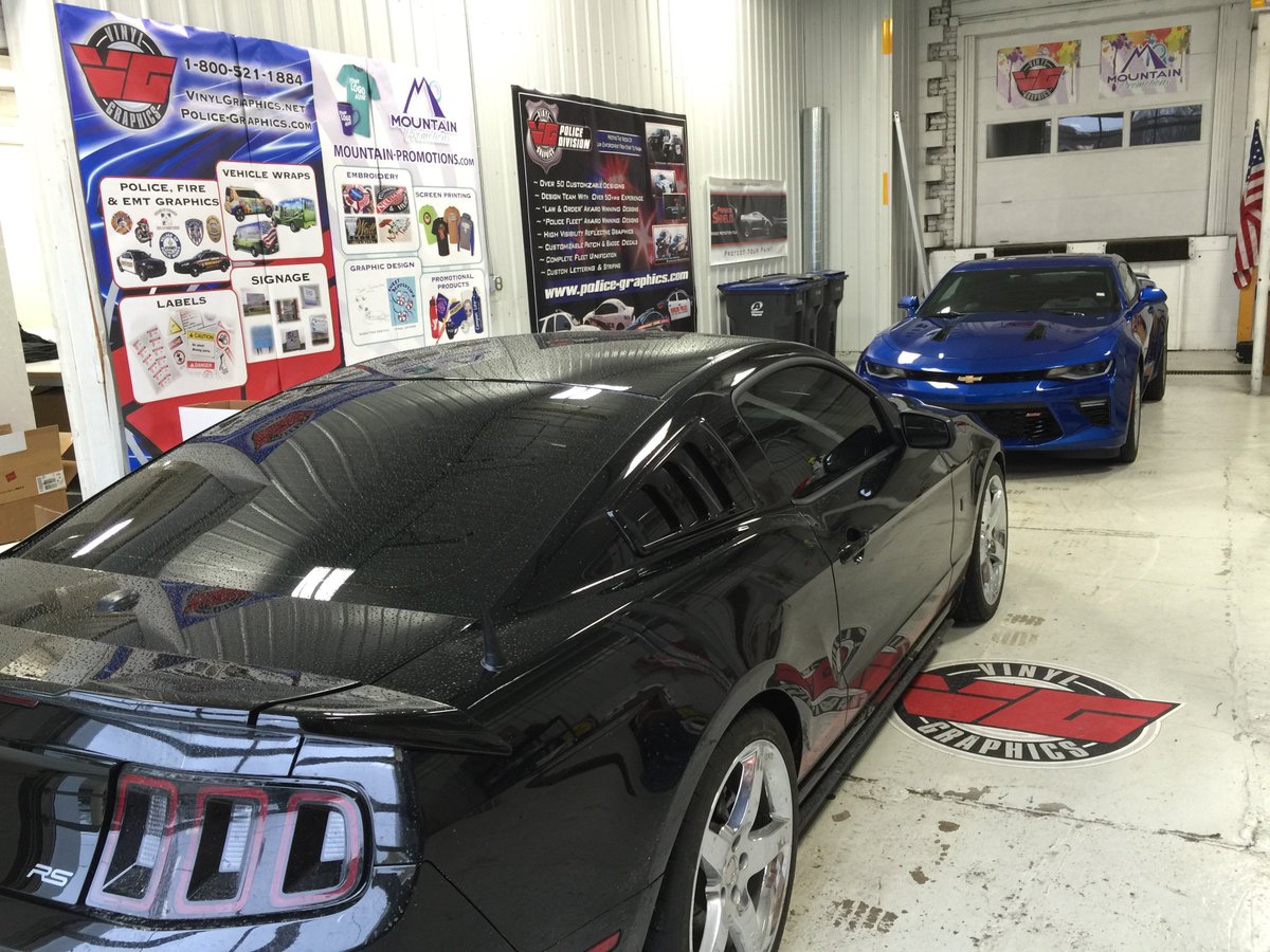 VGVinylGraphics's tweet image. Somedays you have a @FordMustang and a @ChevyCamaro in your garage! #RallyStripeKits! bit.ly/VinylGraphicsR…