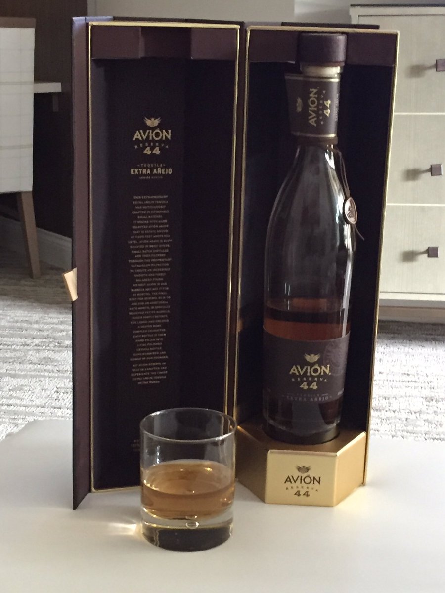 DatDudeCorn's tweet photo. Best Anejo On The Market Hands Down #avion #extraanejo #avionreserva44 #avionreserva44extraanejotequila #smooth https://t.co/tk49tb9H00