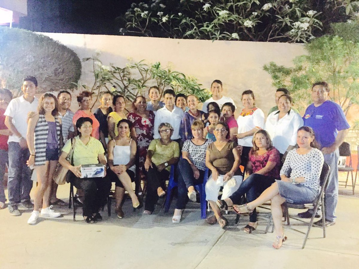 ArqJoelVR's tweet photo. Reunión #PACDI y #EDI. Pequeño presente a nuestras mujeres. Nuestros lazos de amistad son más fuertes. https://t.co/n6zgGHOJyX