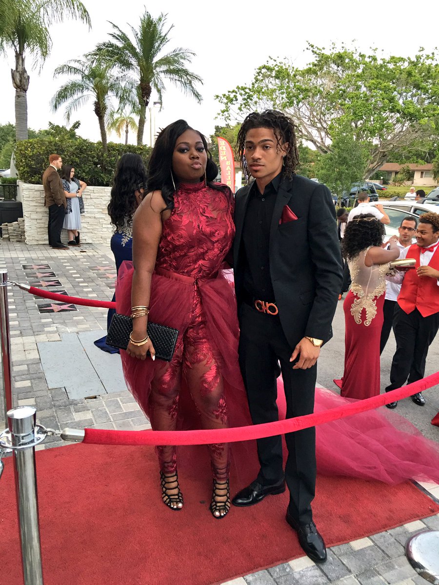 Lionpaw__'s tweet photo. Who could I ask more than the one that been down since day 1️⃣ ❤️❤️ #Miramarprom2K16 @Davidgaza https://t.co/uEF3oAwk9y
