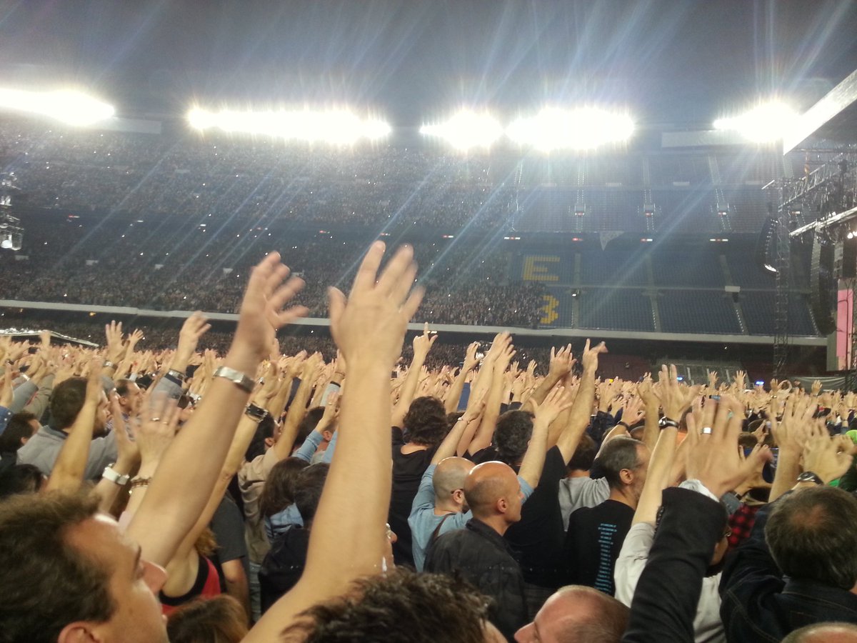 rogerangela's tweet image. #BornToRun moment #SpringsteenBarcelona