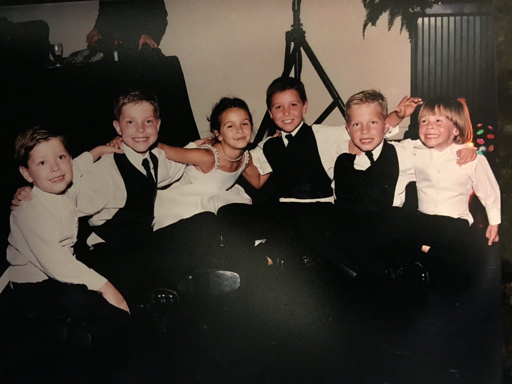 LoydCarrie's tweet photo. Now this is LOVE. #family#6blessings @loyd_ella @BennettLoyd @Zach_Zimmerer @hayden_zim https://t.co/HOMN2J9yvy
