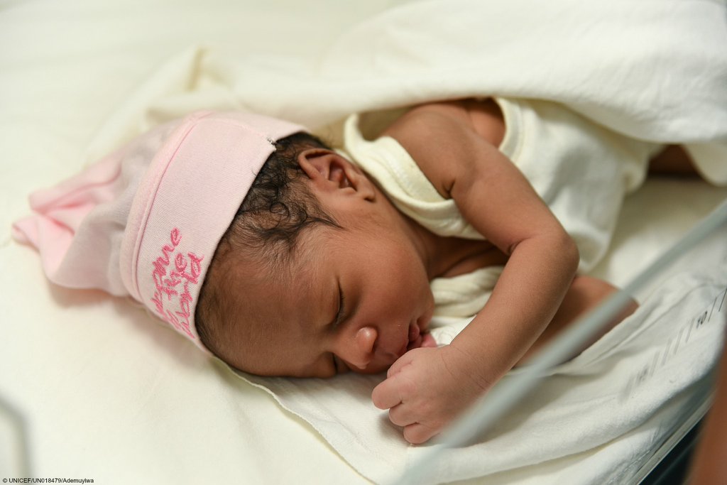 UNICEF's tweet photo. Sleeping soundly. A newborn is cared for at a UNICEF-supported newborn care unit in #Ghana. @UNICEFGhana https://t.co/NKXYQhBb9J