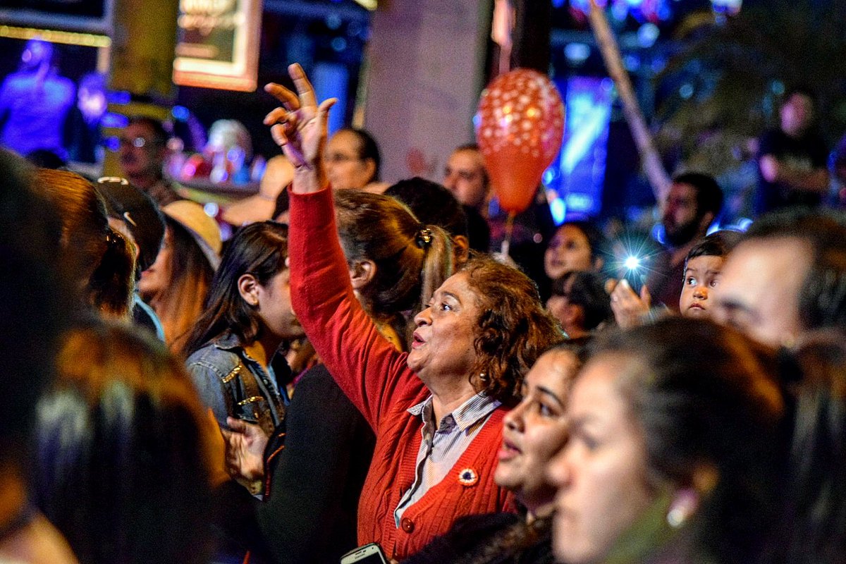 ParaguayTVHD's tweet photo. #205Py Seguimos desde las 4 plazas llevándote #EnVivo el concierto #OrgullosoDeMiBandera de @sentielcentro https://t.co/5B5evpmIfV