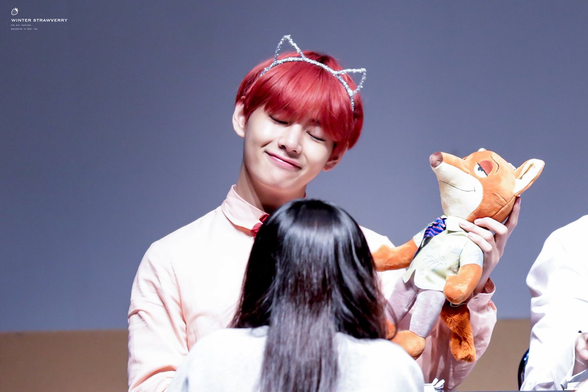 winterVerry1230's tweet photo. ❄🍓160514 명동분당 팬사인회 #태형 #뷔 #방탄소년단 @BTS_twt 🍓🍒🍑💕 https://t.co/OjimL8kdxg