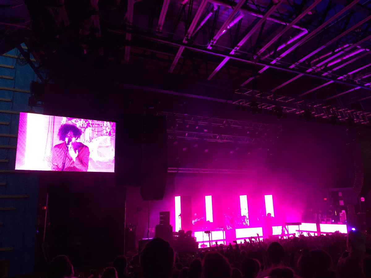 ermamazing's tweet photo. #sweetlife2016 #1975 https://t.co/n217xLmv6e