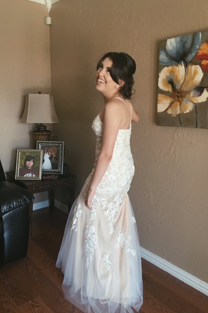 jailineedelgado's tweet photo. To the first of many prom selfies #Wonderland2k16 #ghsprom2016 https://t.co/AzM1QlI09r