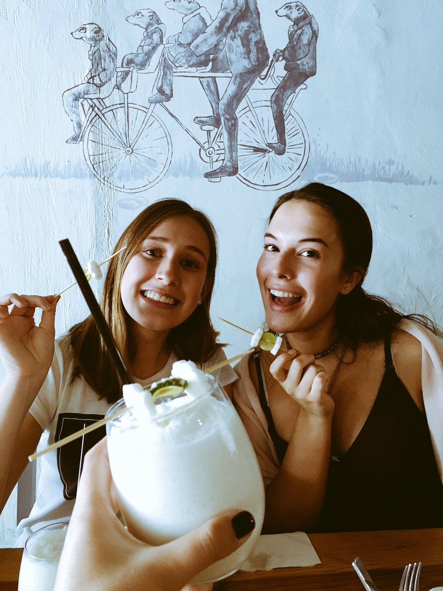 medicenkikiiiii's tweet photo. Con mis favoritas💘🌞 #atascon #100happydays @JussaraPm @MariferFlores5
Day 11/100 https://t.co/k7RLOMCMfs