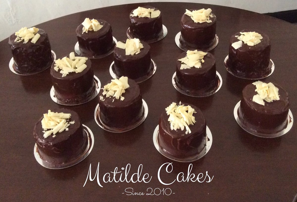 MatildeCakes's tweet photo. Seguimos celebrando el Día de la secretaria #diadelasecretaria #cúcuta #minicake #antojito #ganachedechocolate https://t.co/GQX1BZaZQq