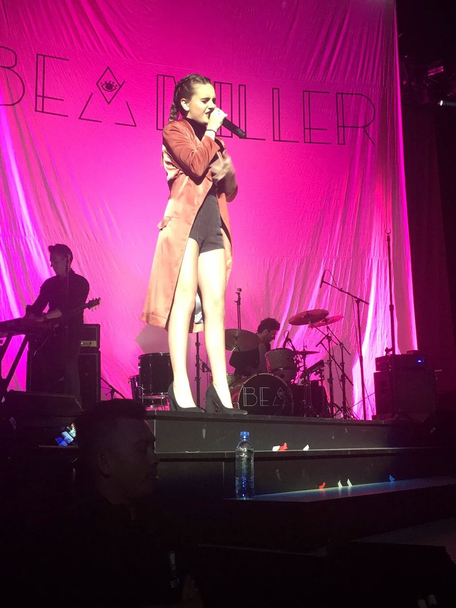 firxproofbea's tweet photo. @beamiller My heart is so happy when you sing with all the passion in the stage 🌻 pt5 https://t.co/0dnqs7y4Nv