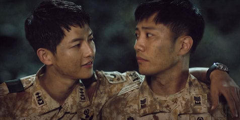 Nurlaila_Laylaa's tweet photo. Ini loh,best friend #SongJoongKi #jingoo sehati sejiwa seperjuangan,susah senang bareng #cingu #DescendantsOfTheSun https://t.co/hpVjBVMS1B
