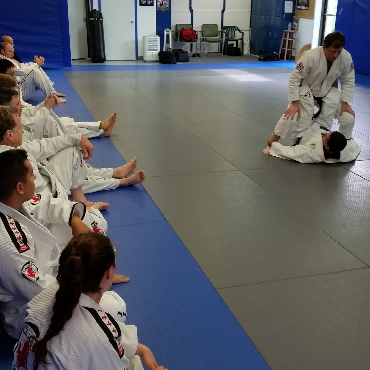IndianapolisBJJ's tweet photo. Working on sweeps in the basics class today. #bjjsweeps #indybjj #jiujitsu #indianapolisjiujitsu #selfdefense https://t.co/ax28t6udzN
